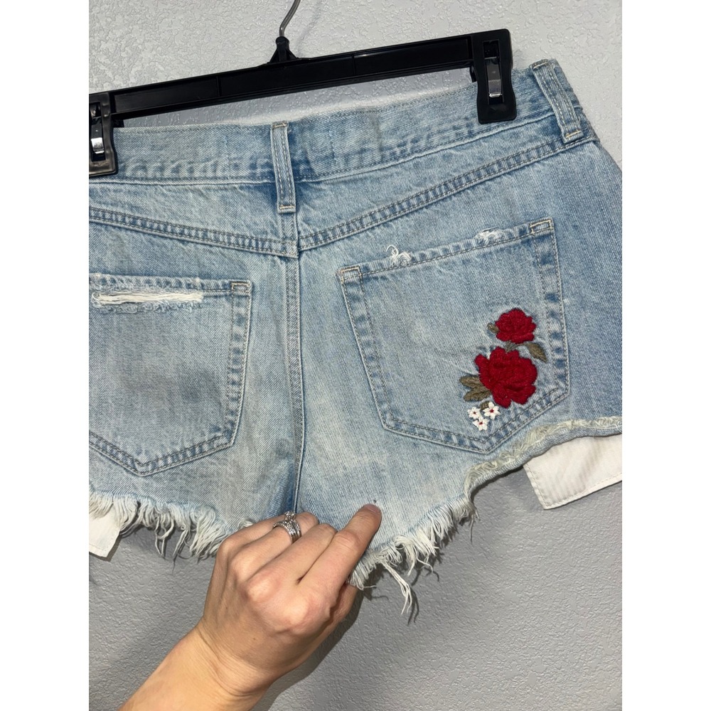 Hollister Vintage High Rise Distressed Denim Shorts Rose Embroidery Size 11 - Picture 3 of 5